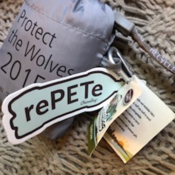 *HOST PICK* ChicoBag Protect the Wolves Chantecaille rePETe Bag *NEW* - Picture 4 of 8